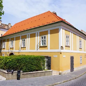 Monarchy Szálloda
